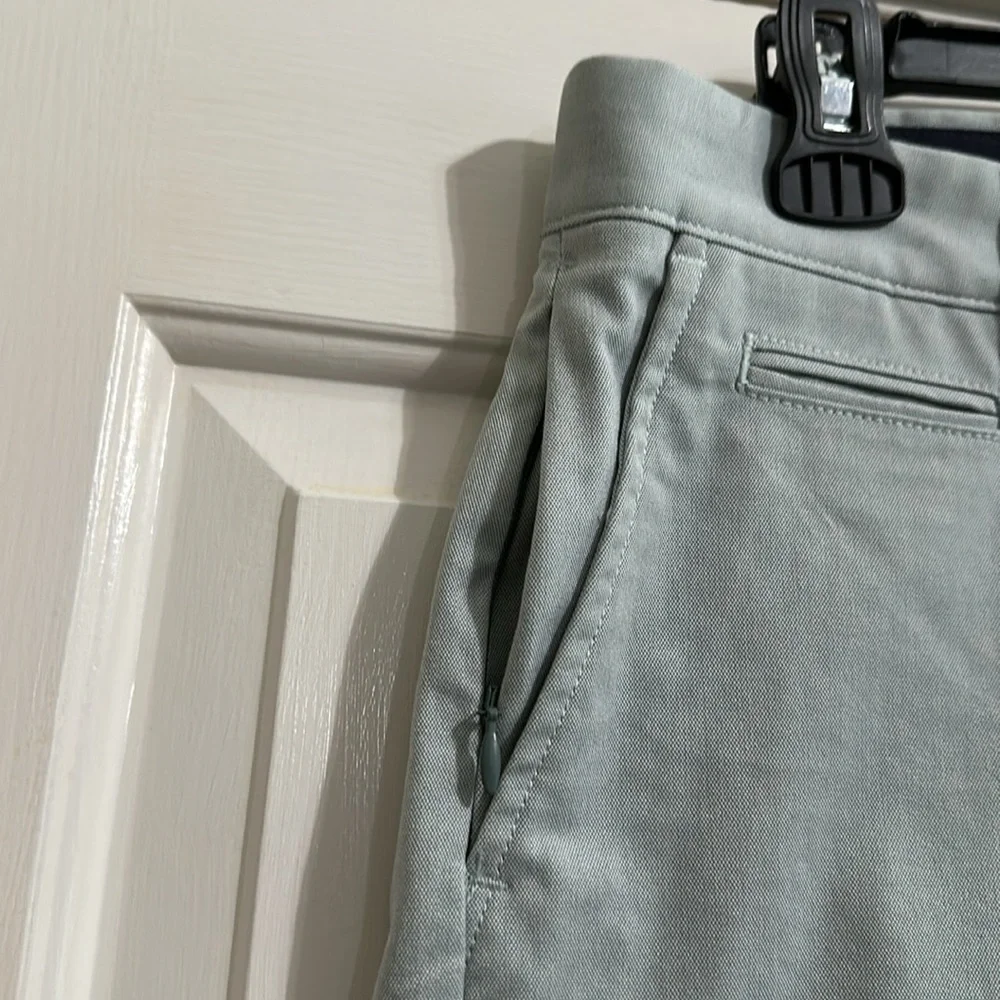 J.Crew 9” Oxford Tech Short in Green White Oxford